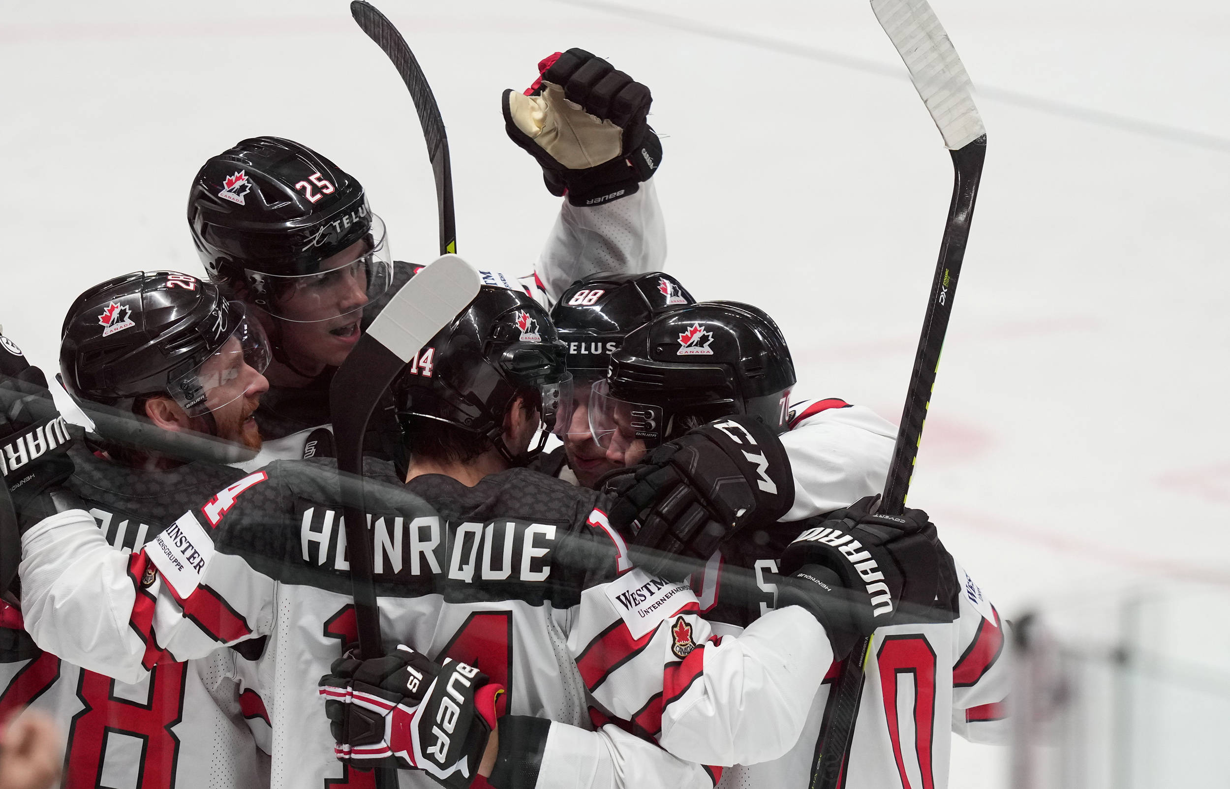 关于莱万多夫斯基关键节点连败，加拿大队带队取胜！的信息